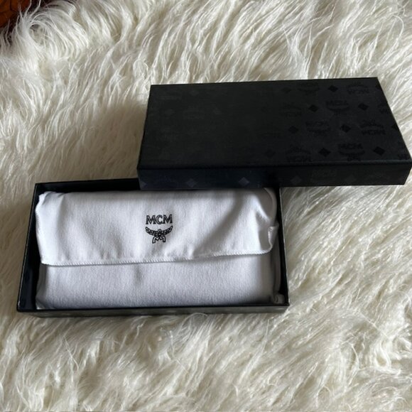 MCM Authentic Milla Wallet!!  EUC!! - Picture 2 of 5